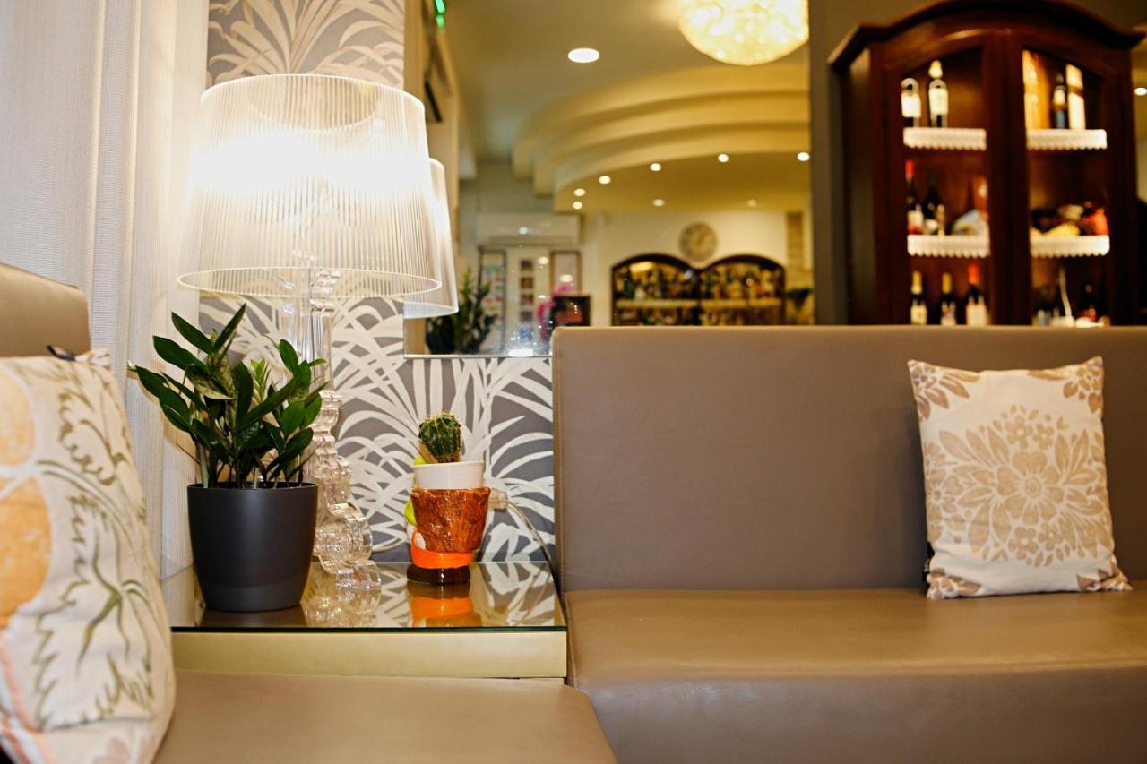 Hotel Dear Римини Екстериор снимка