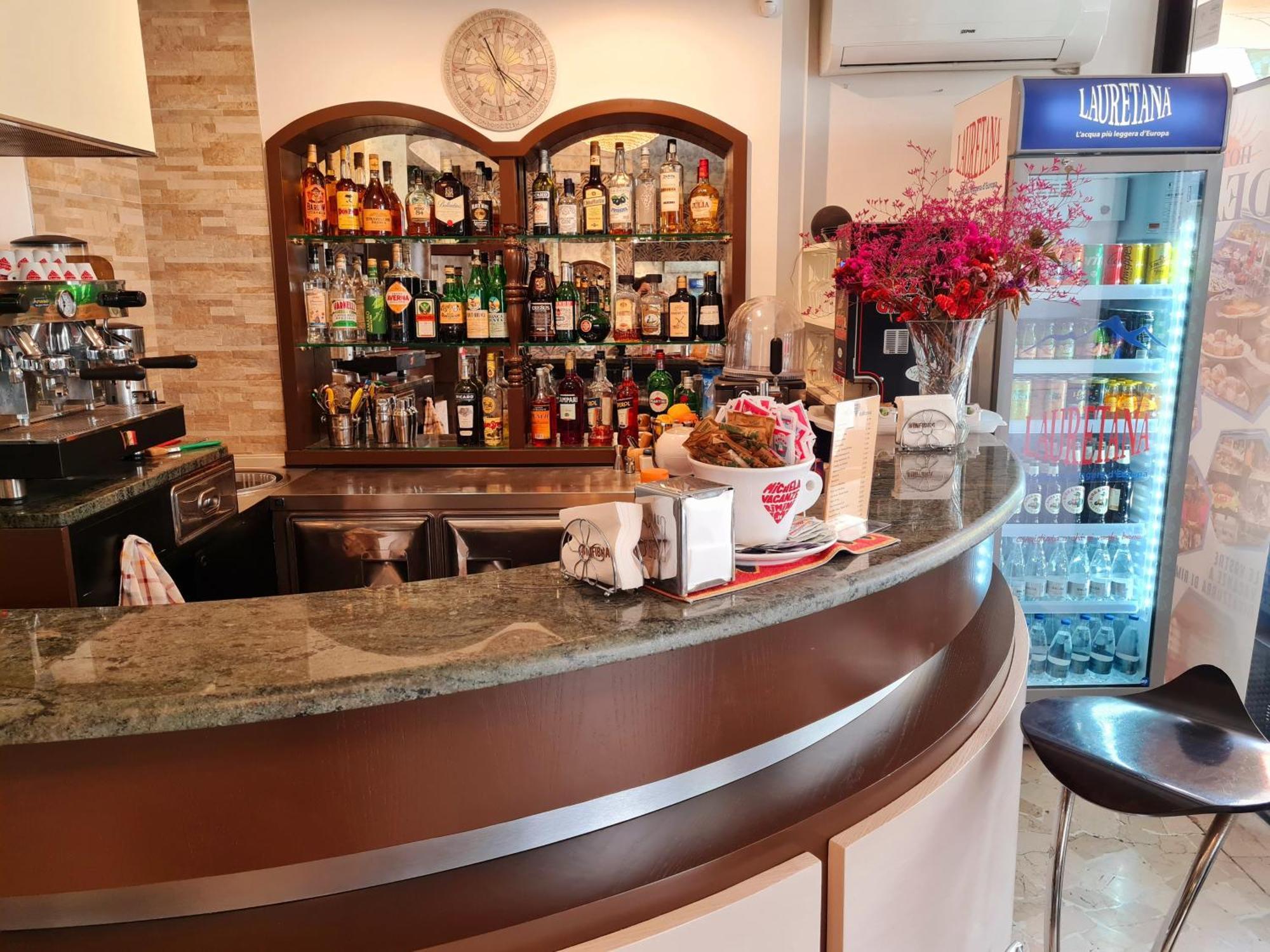 Hotel Dear Римини Екстериор снимка