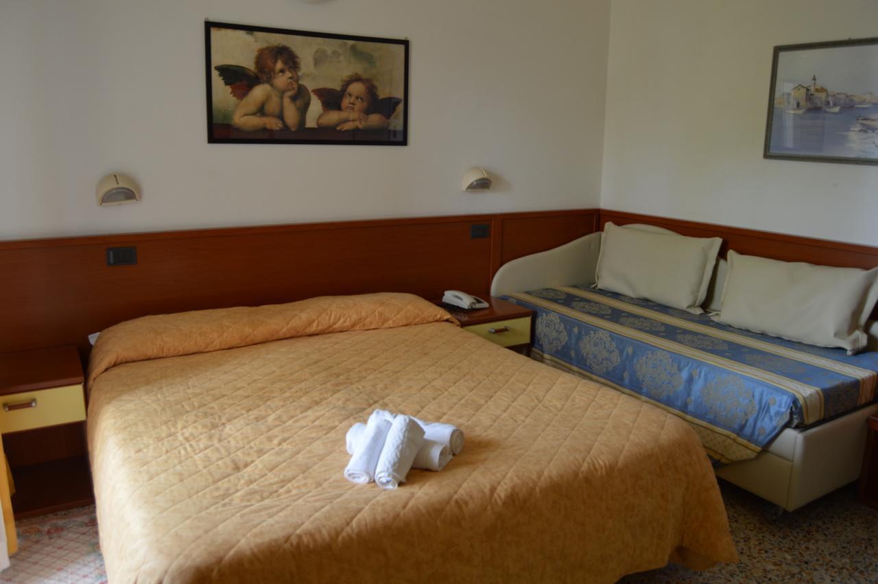 Hotel Dear Римини Екстериор снимка