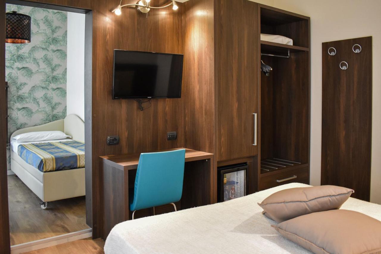 Hotel Dear Римини Екстериор снимка